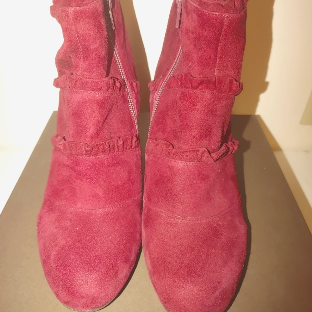CHIE MIHARA sz 40/10 wine suede booties